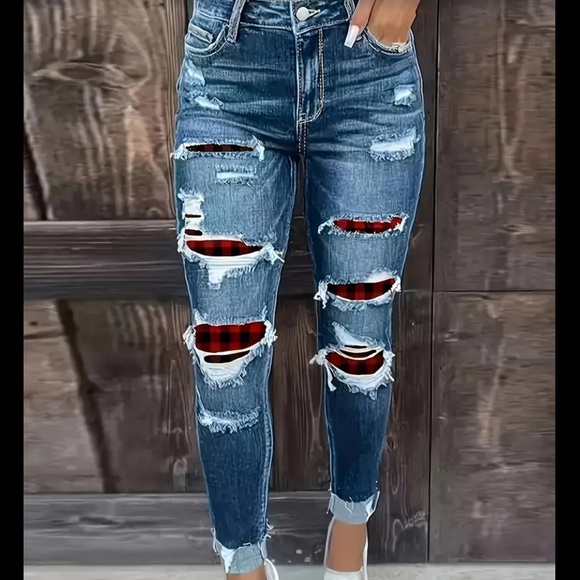 Denim - Women’s Jeans
Waist 17”
Rise 9.5”
28” long